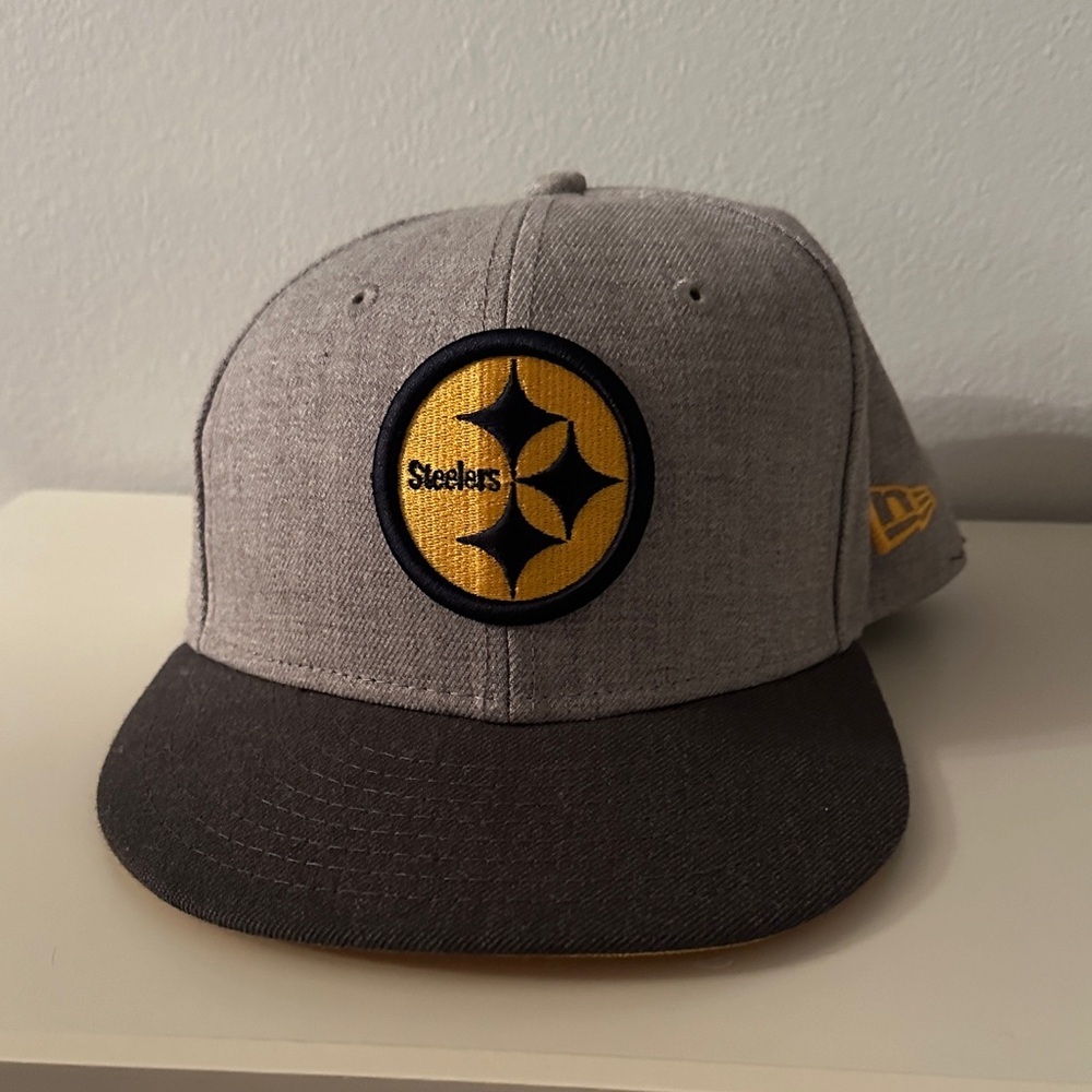 Vintage NFL Gray and Black Steelers Cap new era size 7